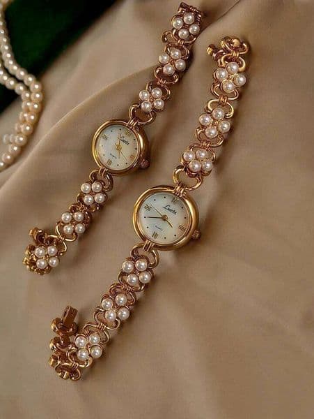 1 Golden French New Classy Inlaid Accessible Luxury Retro Elegant Fashion Women's Watch Round Pearl Mother Dial 30m Waterproof, Suitable for Daily Wear and XJ260303 thumbnail 2