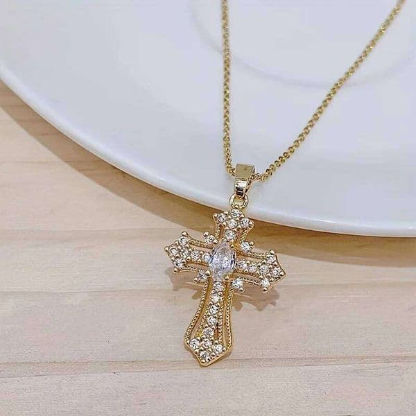 A single-piece white gold cross necklace with a vintage-style pendant, this fashionable choker is suitable for everyday wear, pa H260304