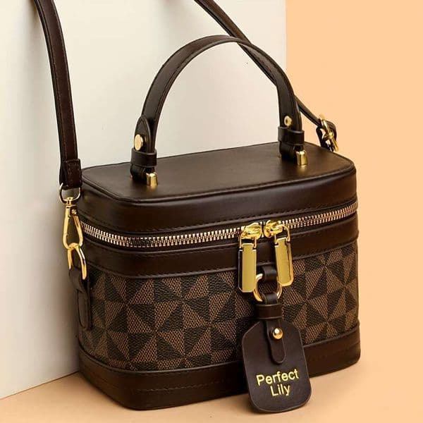 The New MINI Women S Fashionable Features Preference Small Square Design And Shoulder Bag Style It Comes With A Detachable Strap For Easy Switching Between