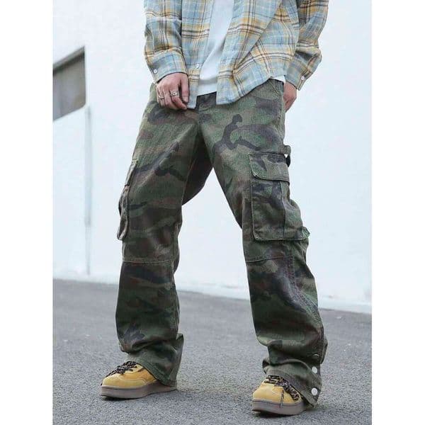 Men's Four Season Jeans. Camouflage Cargo Pants, Regular Straight Fit, Multi - Pocket Design, Street Fashion Trend 26Y0304