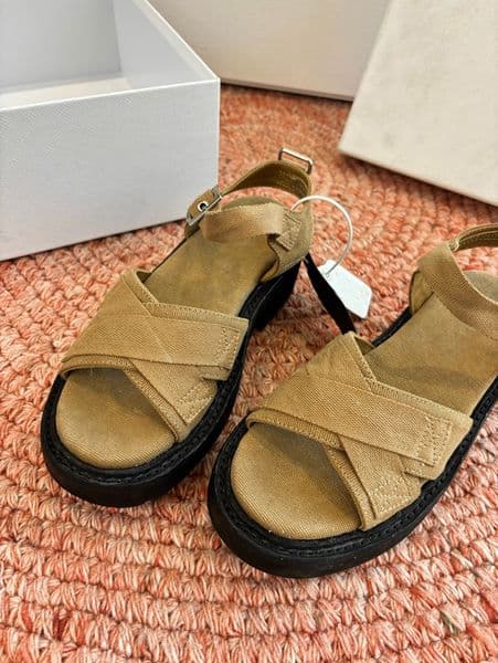 Beach sandals, travel neutral slippers, flat shoes, leather beach daily wear, casual corner sandals, outdoor casual flip cover