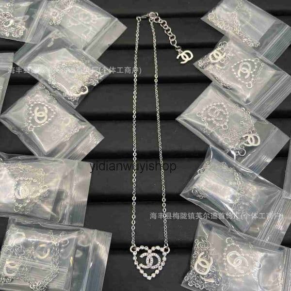 Designer necklace cc necklace Double C Heart Pearl Necklace Oval Star Sequin Chain Hollow Enamel Choker for Women channels necklace J4PN