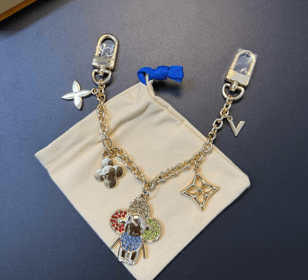 2026 Senior Designer Mobile Keychain Sunflower Bag Pendant Murakami Series Cherry Mobile Phone Keychain High-end Cherry Pendant789