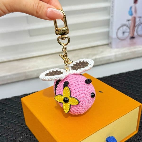Keychains Lanyards Leather Bag Charm Designer Bag Charms Keychains Metal Ring Pendant Designer Keychain for Men Women Gifts