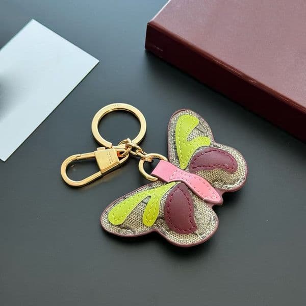 Pink sugao fashion bag pendant keychain designer cute puppy keychain bag pendant handmade hand-stitched leather keychain Hongli26030345