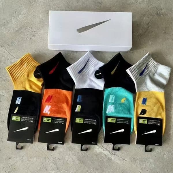 2026 New Multi-Color Daily Kid Grip Soccer Designer Fashion Solid Sock Sweat-Absorbing And Breathable Short,Mid Calf Socks Designer c