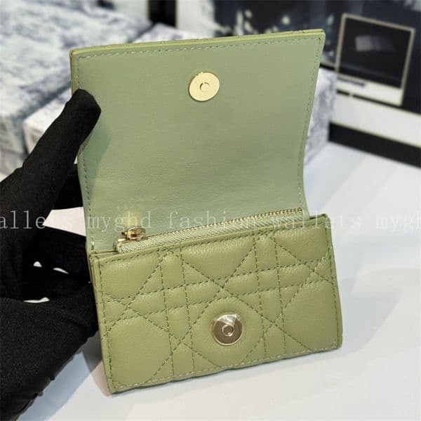 Quilted Grained Calfskin Compact Wallet for Women 11x7.5x2.5cm Real Leather Card Holder with Gold-Tone Hardware 34827