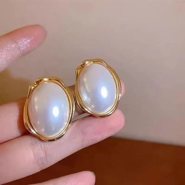 Womens jewellery earrings woman Wholesale of pearl earrings European American earrings retro geometric oval earings 260303