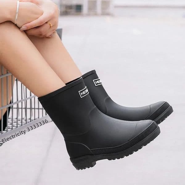 Fashionable MidCalf Womens Rain Boots Lightweight Waterproof NonSlip PVC Shoes Comfortable Adult Solid Color Rubber 260307BJ