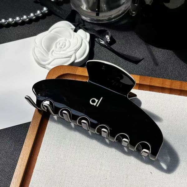 Women Hair Clip Hair Designer Claw Clip Hair Jewelry Classic Design Shark Hair Clip Headwear Barrettes Hair Accessories gift