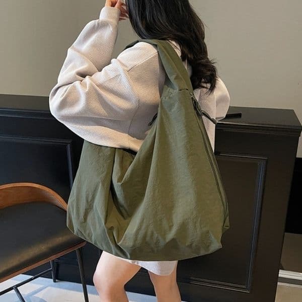 Chic Solid Color Nylon Tote Bag with Multiple Zipper Pockets Large Capacity Casual Shoulder Bag for College Work Everyday Use 260306