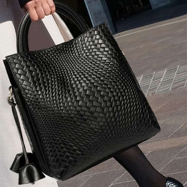 Fashionable and woven pattern casual versatile black woven pattern daily commuting cowhide womens handbag260228BJ
