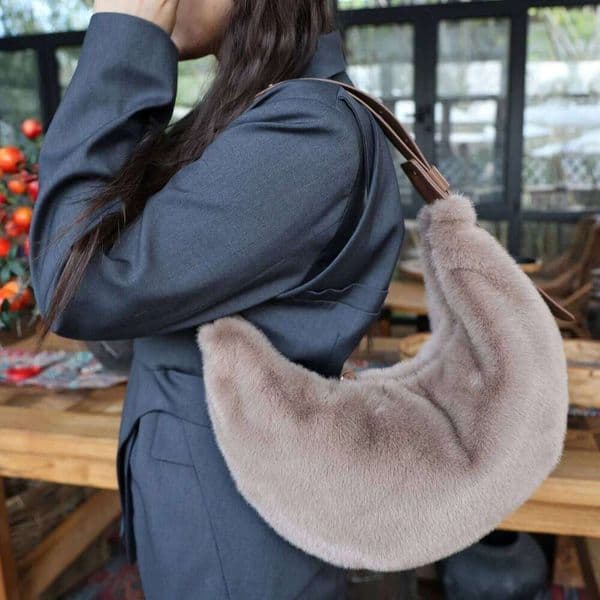 Faux Fur Hobos Crescent Shoulder for Women Winter Plush Simple Underarm Large Capacity Female Furry Crossbody Bags XJ260306