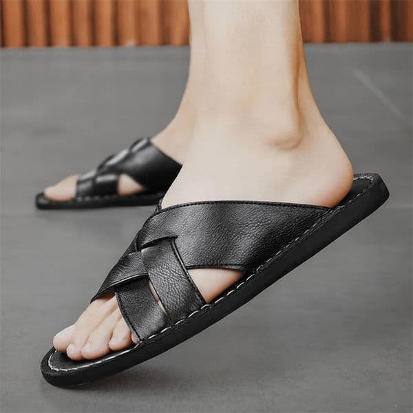 Handmade Leather Slippers for Men Beach Summer Walking Shoes Slip on Light Male Flats Men Flip-flops Outdoor Half Drag 260306