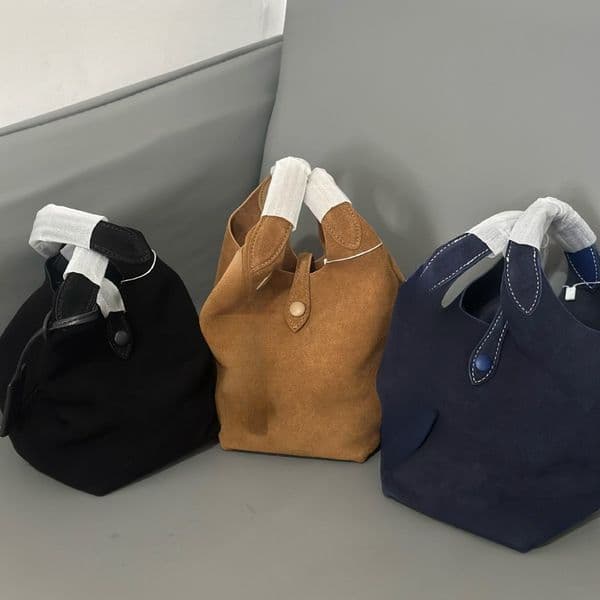 2026 Designer s new matte suede large capacity retro bucket shaped women s crossbody bag designer bag