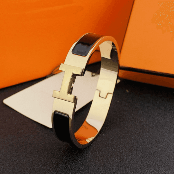 Light Luxury Classic Buckle Enamel Wide H Letter Clasp Available in Multiple Colors Everyday Versatile Couple Style Bracelet gdsf