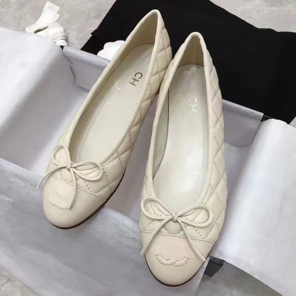 2026 CC Designer Paris Womens Ballet Shoes with Large Mark and Embellished with Butterfly Knots High Quality Luxury and Fashion Womens Single Shoes Q260425