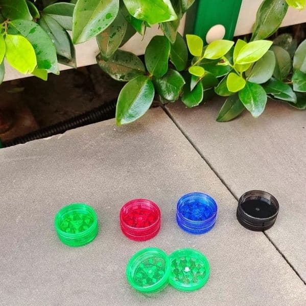 Smoking Pipes Cross border two-layer plastic cigarette grinders with multiple colors, mini grinders, portable
