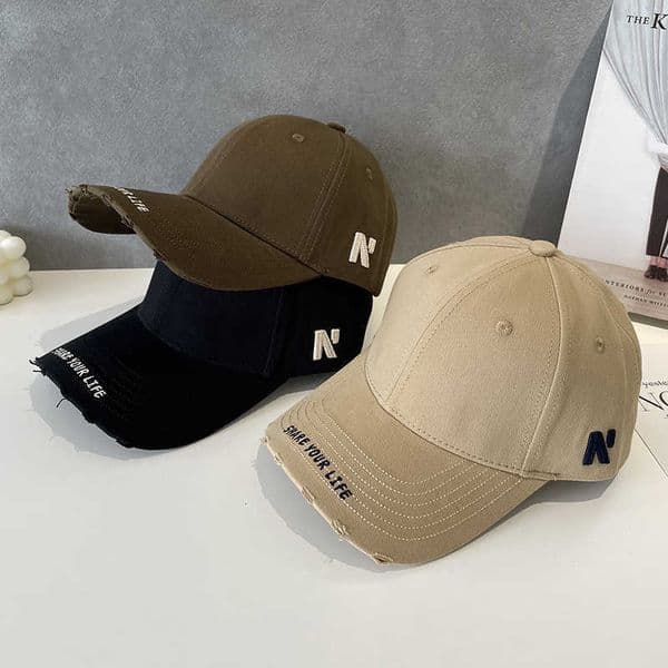 New Designer Luxury Brand Side Letter Personalized Men's And Women's Baseball Hats Autumn Fashion Cool Small Hole Hardtop Duck Tongue Hat Slimming