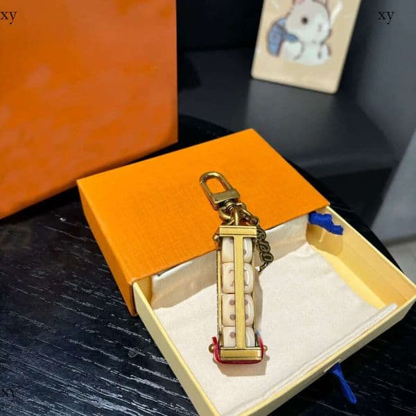 Luxury Designer Men Keychain Detachable Dice Stainless Steel Lover Keychains Bag Charm Pendant Exclusive Styles
