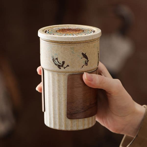 Dunhuang Inspired Travel Mug: Compact Ceramic Tea Steeper for On-the-go Enjoyment
