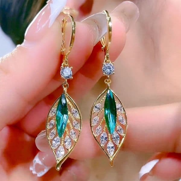 Earrings Sparkling Zircon Earrings Green Leaf Elegant Women's Versatile Ear Cuffs, Light Luxury High-End Stylish Earrings