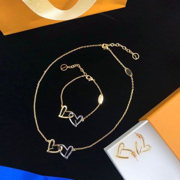 Designer Love Necklace Earrings Bracelet Combination Jewelry Classic Letters Pop Fashion Delicate Necklace Bracelet Earrings The perfect party gift