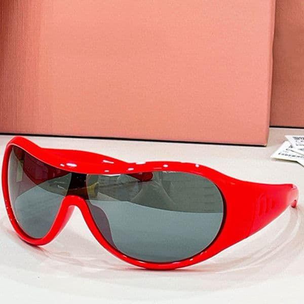 26SS Spring Summer Women Sunglasses MUB14 Acetate Fiber Red Frame Lady Grey Lens UV Protection Beach Party Womans Trendy Cool Glasses with Original Box