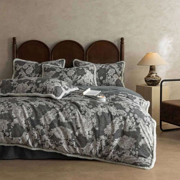 Thickened Retro Cotton Linen Milk Velvet Four-Piece Winter Warm Bedding Set Floral Printed Quilt Cover Pillowcase Bed Sheet S26