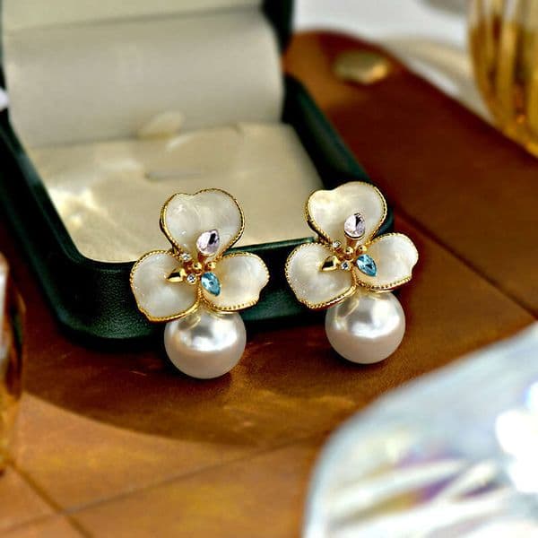 French Retro Pearl Flower Enamel for Women, Light Luxury High-end Silver Needle Crystal Earrings, Elegant Temperament Drop Earrings