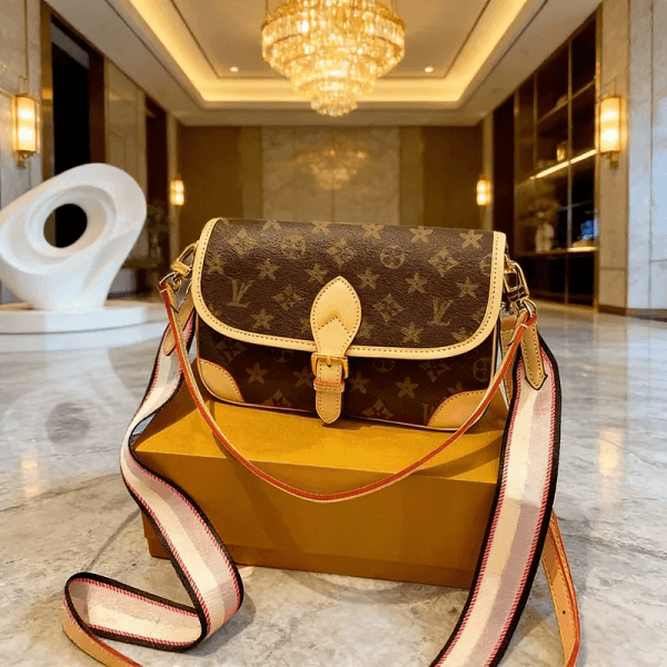 Luxurys Designer Bag Women Crossbody Diane Baguette Shoulder Bags Classic Luxury Vintage Canvas Jacquard Strap Totes Flap Embossed Letters Clutch Purse Tote Bag 58