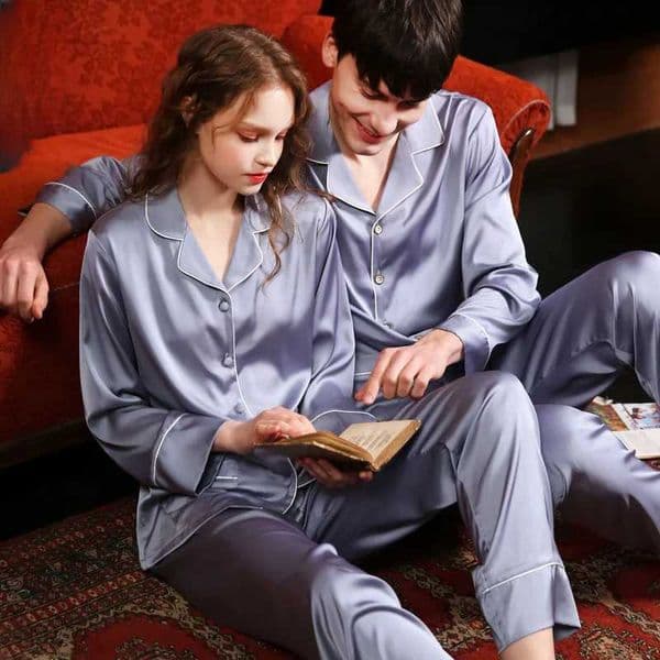 Couple New Pajamas Suit Women Ice Silk Thin Autumn Summer Loungewear Men Satin Solid Classic Sleepwear Set Unisex N260311