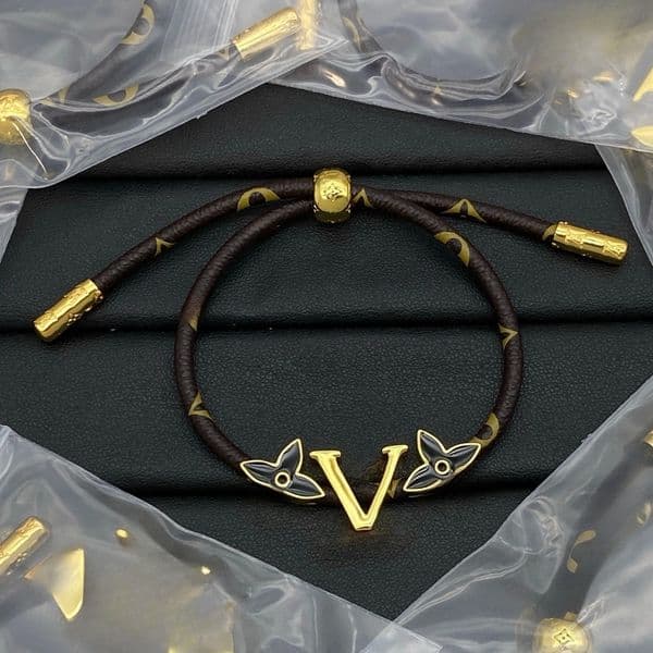 Elegant Leather Bracelet Designer Fashion Letter Charm Bracelet Adjustable Party Gift Bangles Jewelry for Women