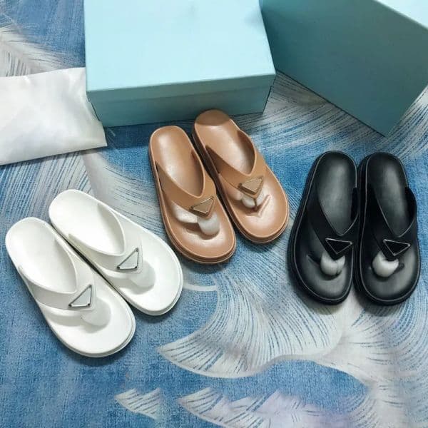New Designer Slippers Womens Lug Tread Rubber Thong Sandals Black White Lady P Flip Flops Slides Slipper Women Summer Outdoor Luxury Fashion Flat Slide Sandal