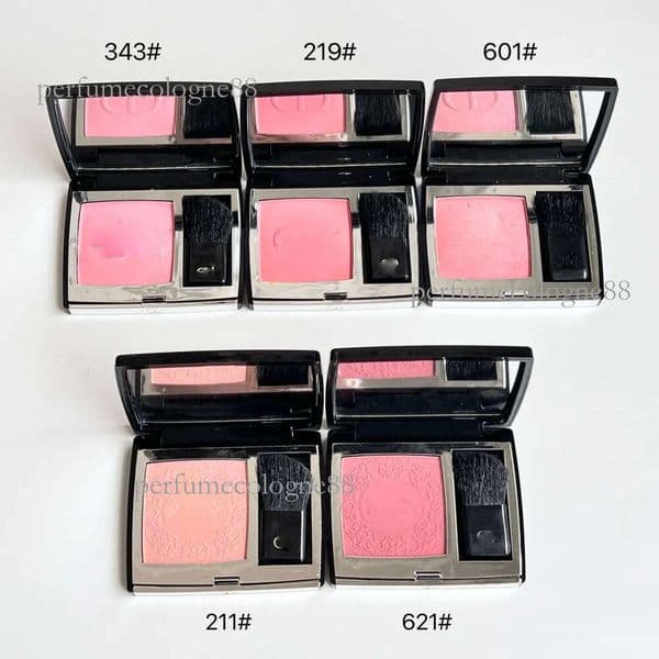 D_R's new high-quality blush features a fine powder texture and long-lasting color payoff.