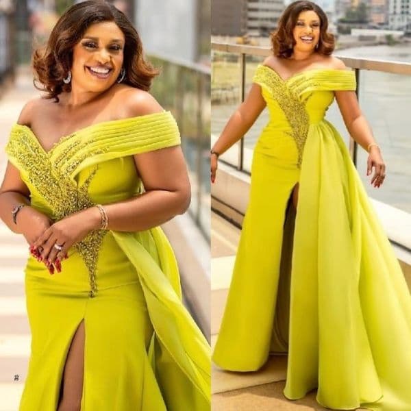 2026 Plus Size Lemon Yellow Mermaid Mother Of Bride Dresses Beaded High Split Satin Evening Party Mama's Dress Vintage Birthday Wedding Guest Groom Mother's Gowns M07