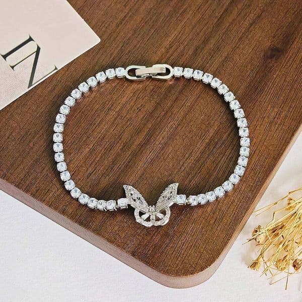 Moonso Arrival Butterfly Luxury Vintage 3mm Zircon 20cm Silver Color on Hand Bracelet Bangle for Women Lady Gift Jewelry S7059 Z260313