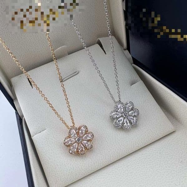 chopardies necklace Designer Jewelry V gold red flower necklace for women summer accessory with a sophisticated design luxury collarbone chain