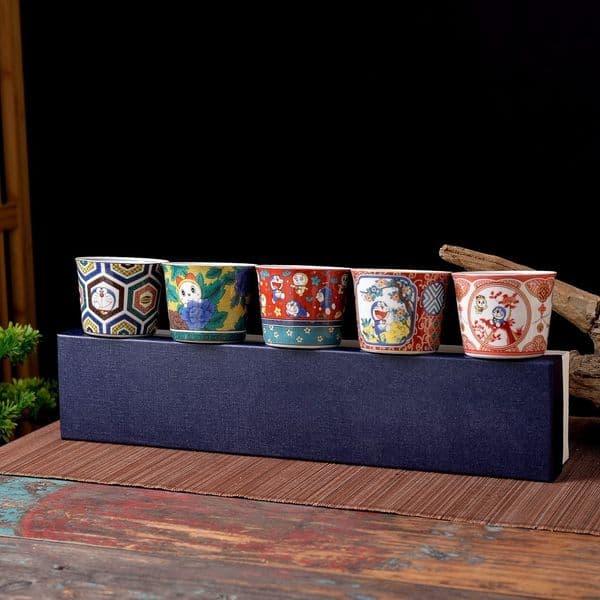 Japanese ceramic teacups, Japanese cartoon retro hand-held cups, small plates, fresh and cute