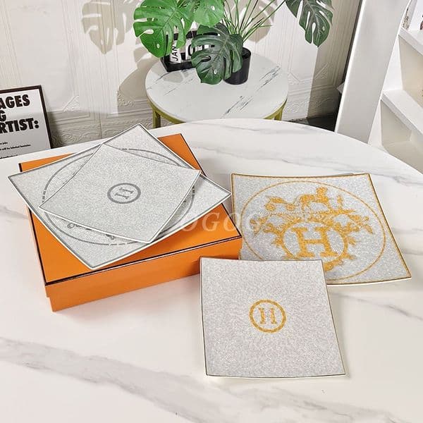 Retroaccessible Luxury Golden Gray Horse-drawn Cart Square Bone China Tableware Western Food Plate Gift Box