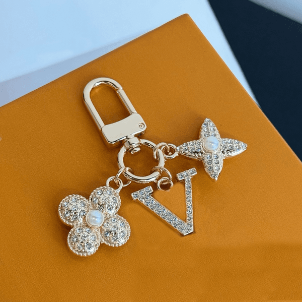 Luxury Designers Keychains Letters Designers Keychain Car Key Chain Women Buckle Jewelry Keyring Bags Gift thumbnail 2