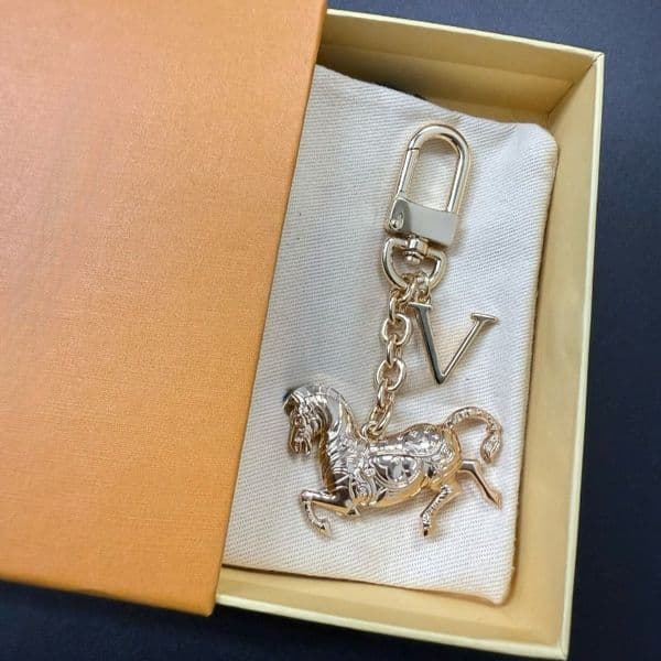 Luxury Stainless Steel Keychain Fashion Car Key Ring Bag Charm for Men Women High Quality Stylish Key Pendant Holiday Gift