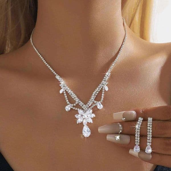 Women's Fashion Water Diamond Flower Droplet Pendant Necklace Earring Set, Design inspired First Jewelry Z260313