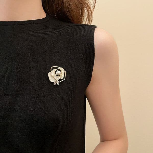 Y2K Elegant Camellia Luxury Brooch Fashion Retro French Style Pearl Versatile Fashionable Brooch Fixed Clothing Suit