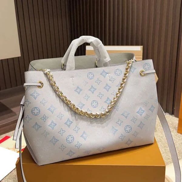 Womens designer tote bag luxurys Bella handbags Perforated-flowers letters Flight Mode shoulder bags Top-quality leather woman fashion crossbody makeup purse