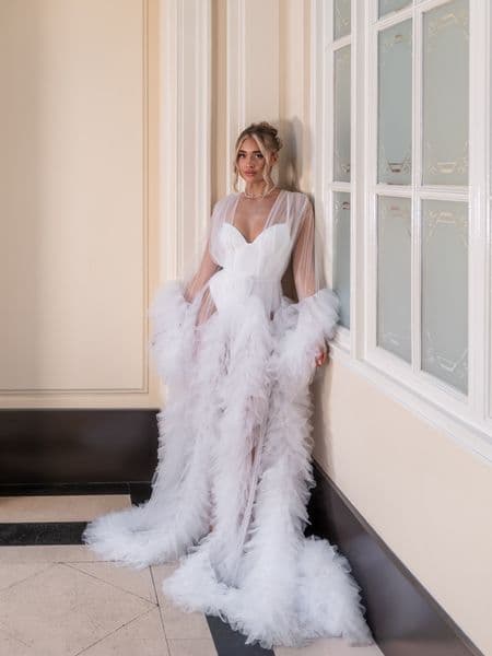 2026 Ivory Bridal Portriaits Morning Outfit Ruffles Elegant Wedding Shapewear Robes Elevated Fabric Pre-Ceremony Undergarments Flowing Layers Floral Robe
