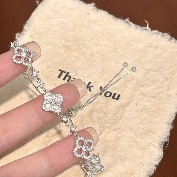 Bracelet Super Sparkling Diamond-Encrusted Silver Four-Leaf Clover Bracelet For Women Lucky Pull-Out Style New High-End Light Luxury Niche Exquisite Bracelet
