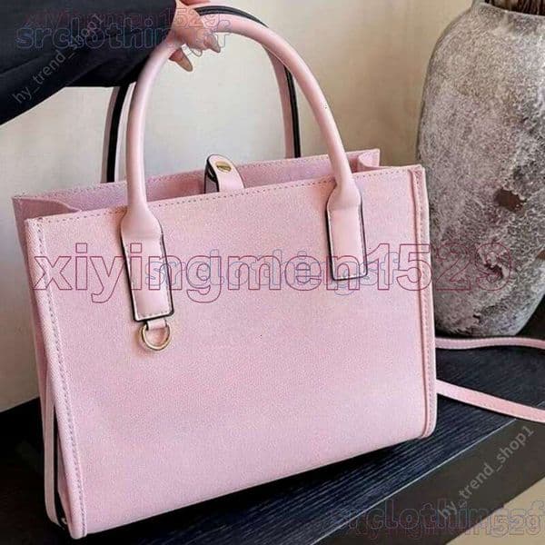 Luxury Unisex Fashionable Leather Purse Set with La Medusa Pattern Ideal for Everyday Use