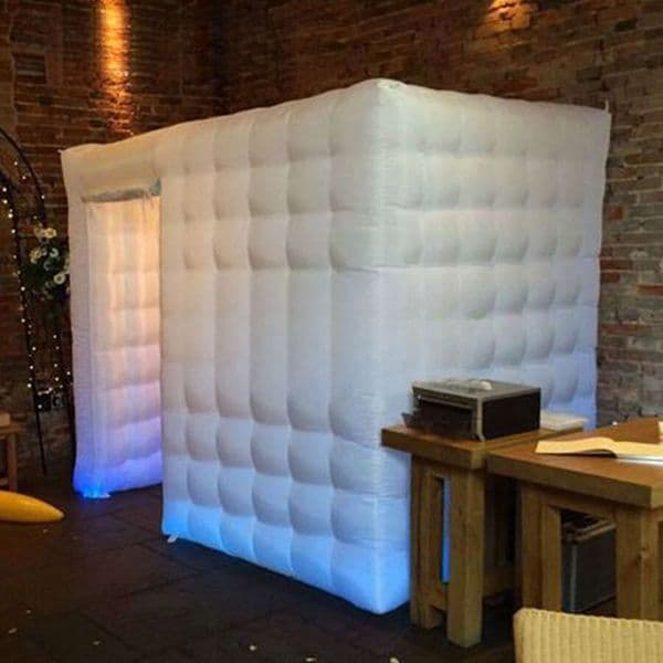 wholesale Amazing 2.5m H Led Inflatable Photo Booth Enclosure Photo Cabinet Tent Shelter For Wedding And Party Event With Foldable Curtains.