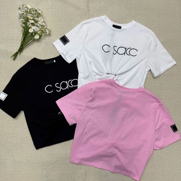 2026 Designer Womens T Shirt Chest Letter Shirt Casual Fashion Ladies Top Letter Printed Metal Large Pin Twist Waist Exposed Short Sleeve T Shirt White Black